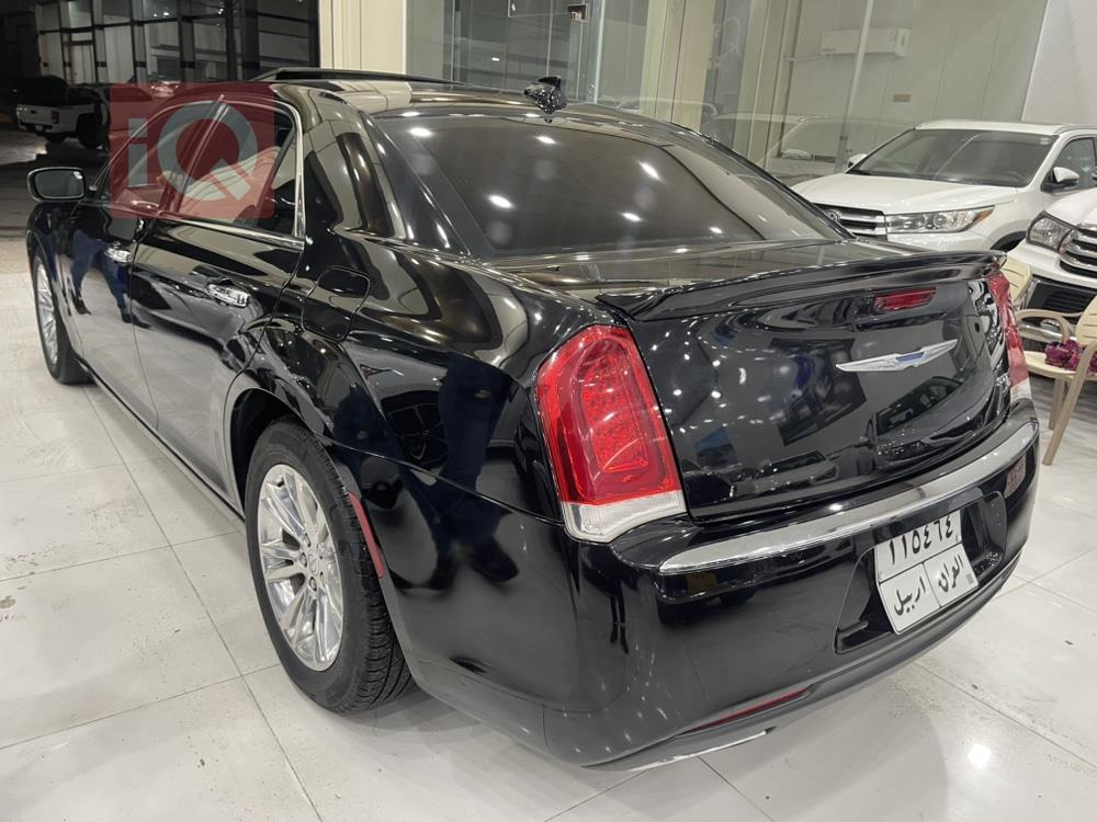 کرایسلەر 300